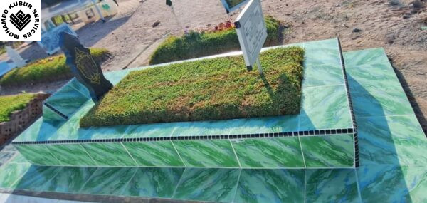 8 Inch Dapur Kubur with Natural Grass and Granite Headstone