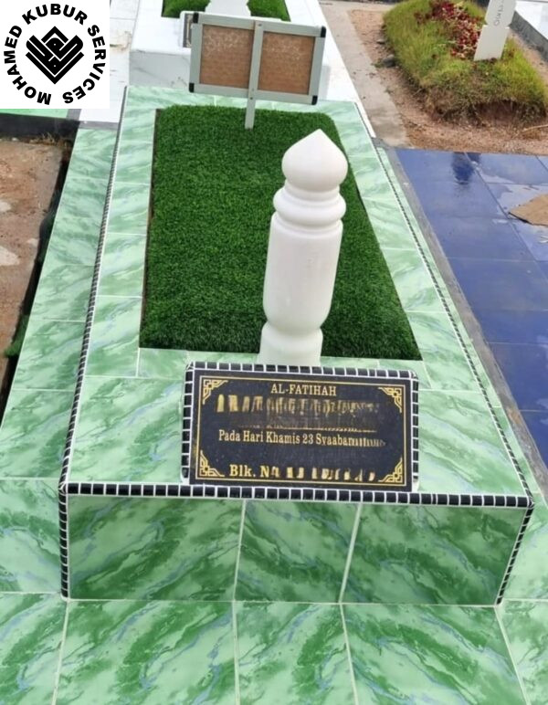 10 Inch Ceramic Dapur Kubur with Artificial Grass and Marble Headstone