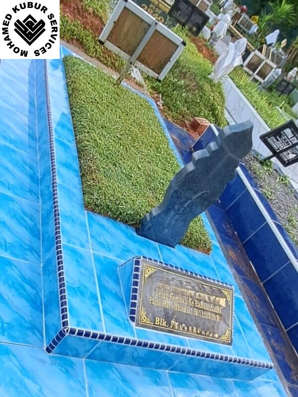 4-6 Inch Dapur Kubur with Real Grass and Granite Batu Nesan